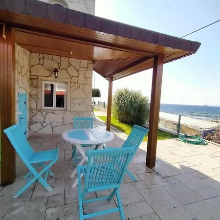 Dalyan - Deniz Manzarali Plaja Cok Yakin Bahceli Villa