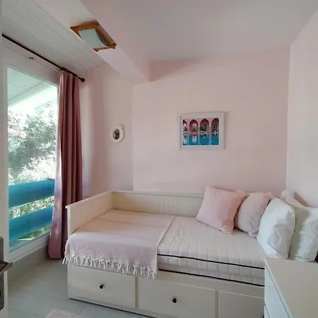 Dalyan - Deniz Manzarali Plaja Cok Yakin Bahceli Cesme