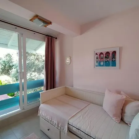 Dalyan - Deniz Manzarali Plaja Cok Yakin Bahceli *